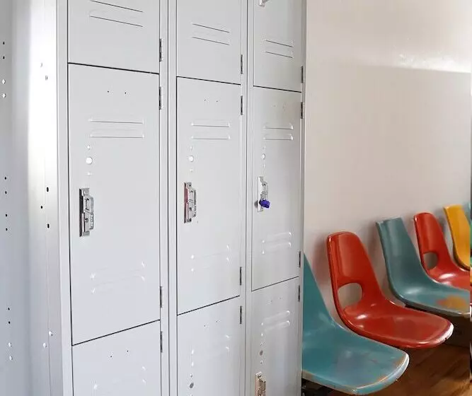 ユースホステル The Steady