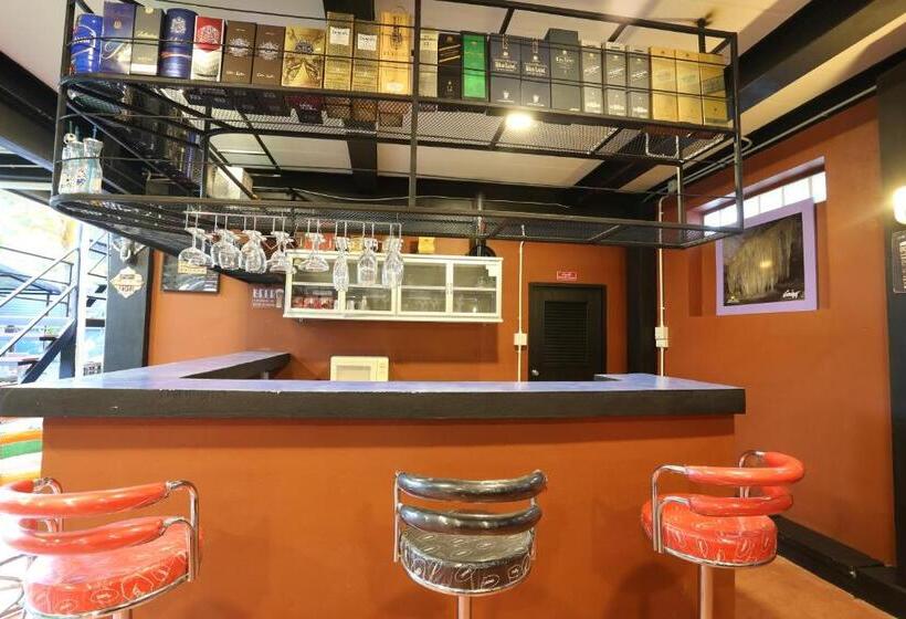 Baan Chang Hotel & Coffee House