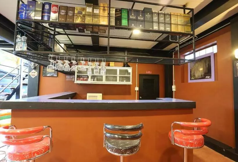 Baan Chang Hotel & Coffee House