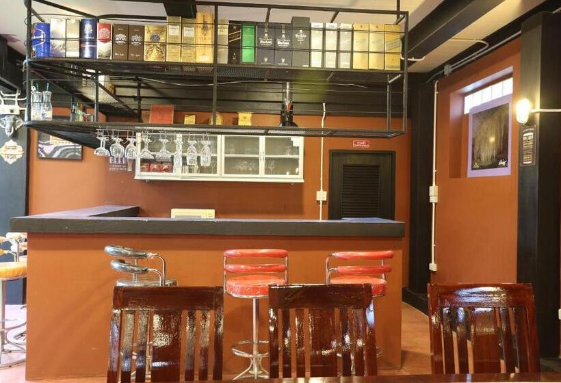 Baan Chang Hotel & Coffee House