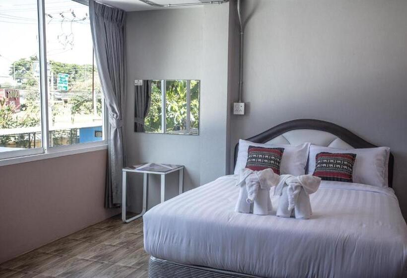 Baan Chang Hotel & Coffee House