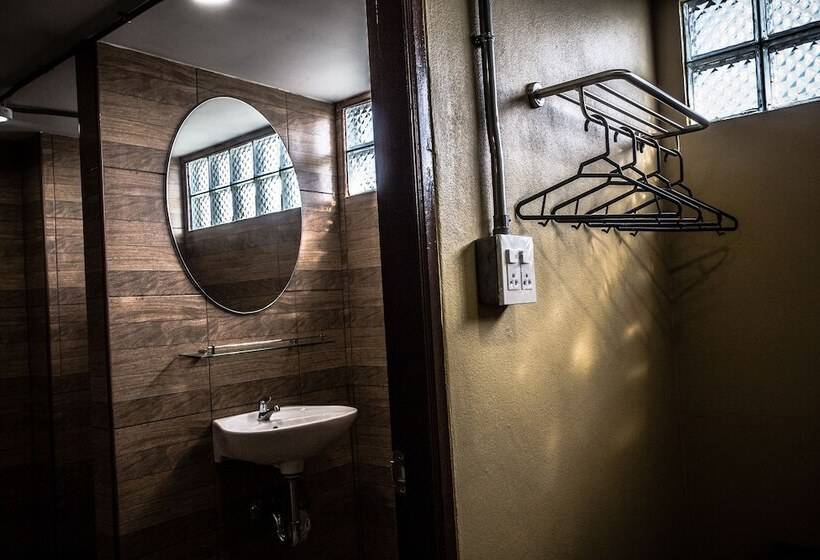 Baan Chang Hotel & Coffee House