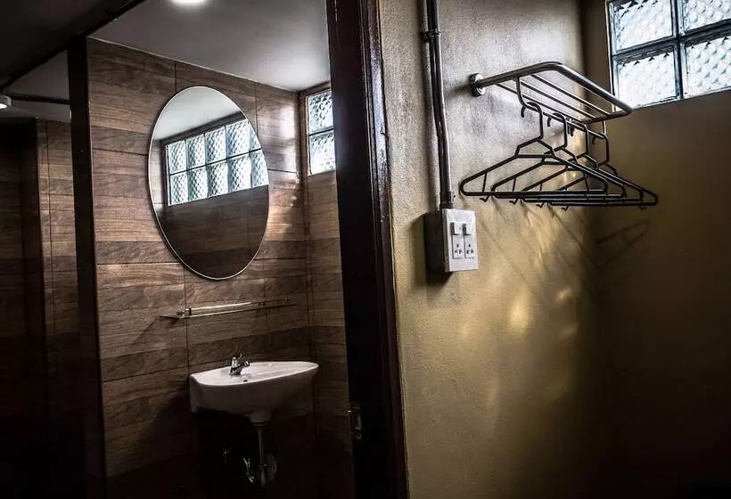 Baan Chang Hotel & Coffee House