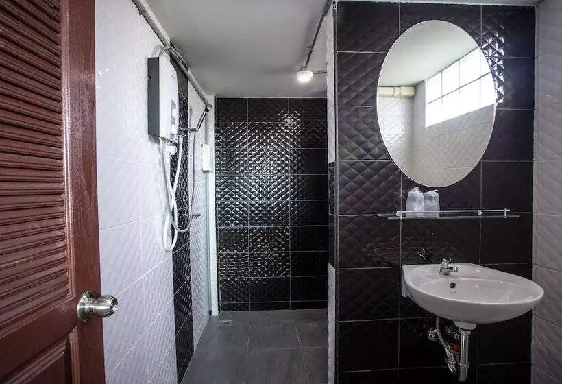 Baan Chang Hotel & Coffee House