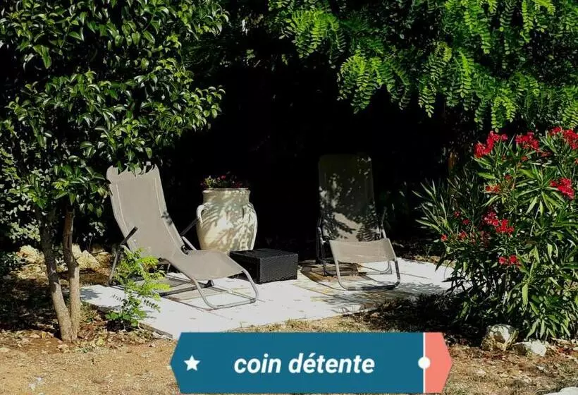 ベッドアンドブレックファースト La Colombe