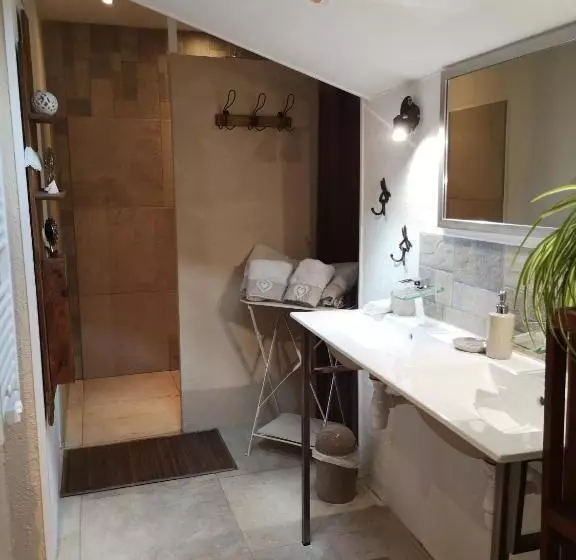 ベッドアンドブレックファースト La Colombe