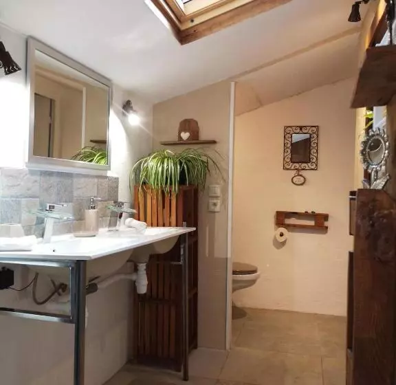 ベッドアンドブレックファースト La Colombe