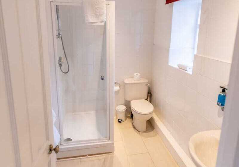 Хостел Rose And Crown Bath