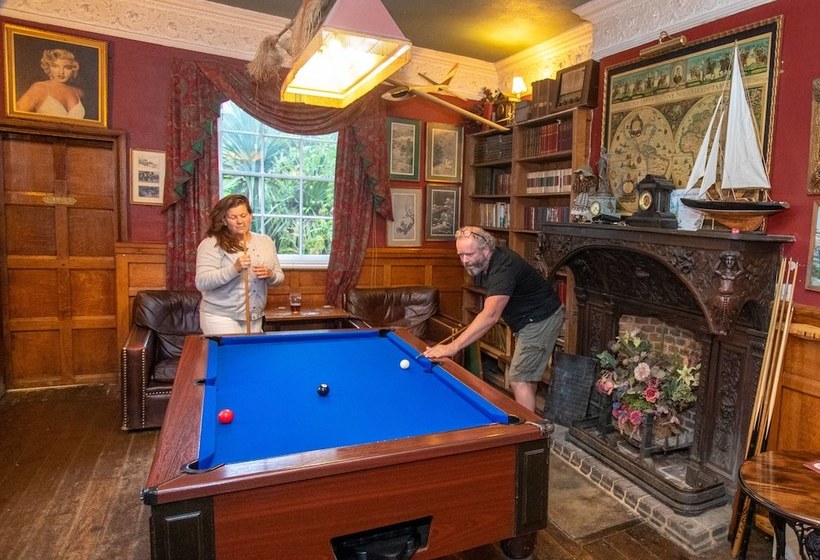 簡易ホテル The Ostrich