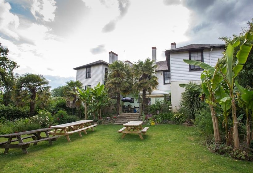 簡易ホテル The Ostrich