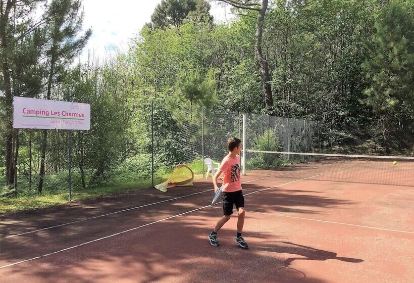 בית מלון כפרי Camping Les Charmes