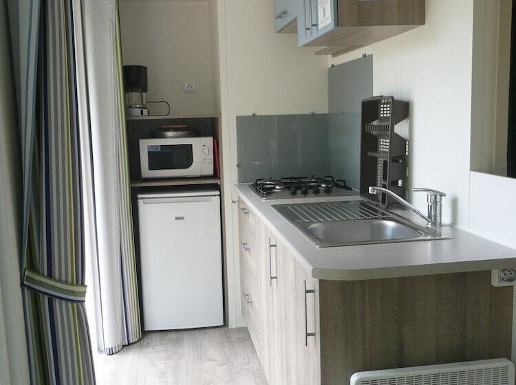 בית מלון כפרי Camping Les Charmes