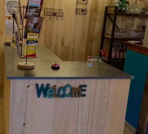 ホテル Camping Les Charmes