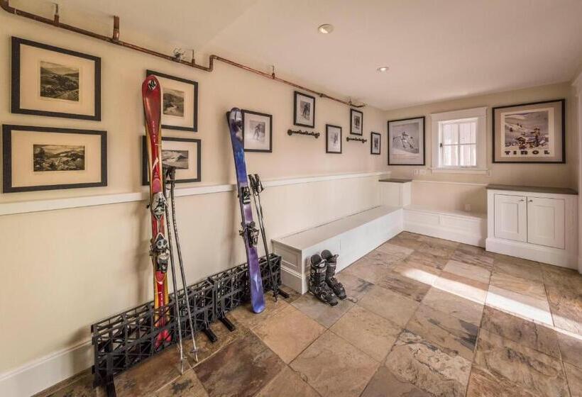 فندق Dunton Town House