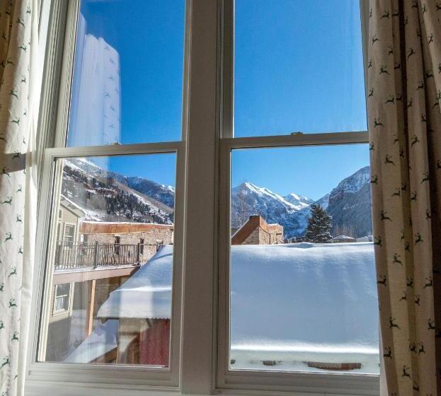 فندق Dunton Town House