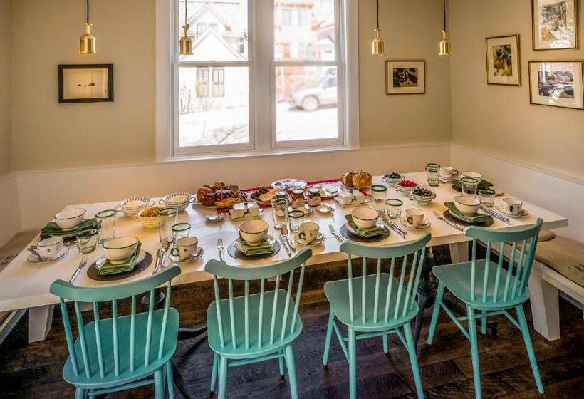 فندق Dunton Town House