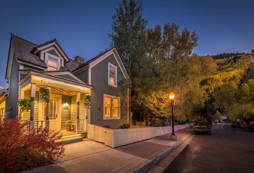 فندق Dunton Town House