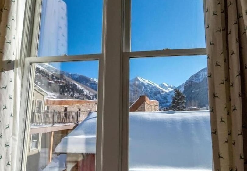 فندق Dunton Town House