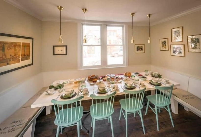 فندق Dunton Town House