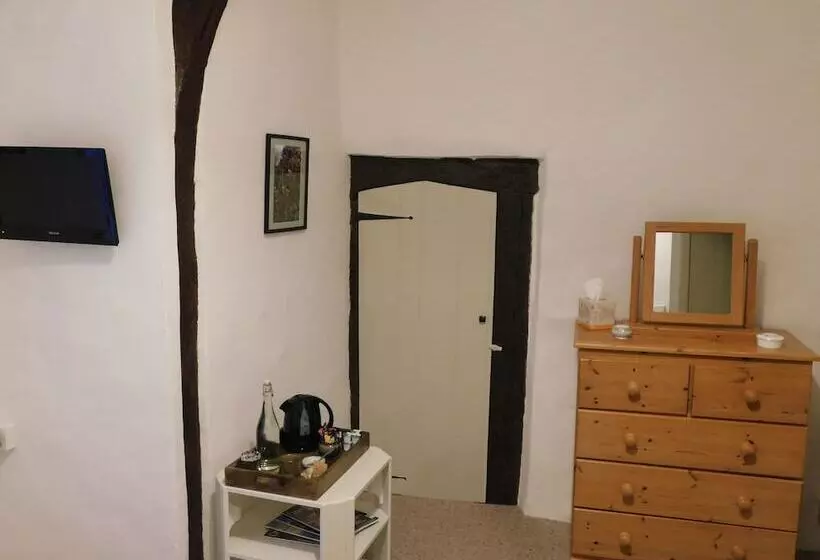 Middletown Farmhouse B&b