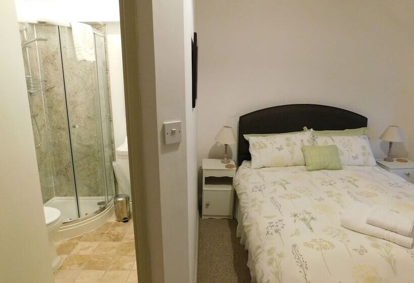 Middletown Farmhouse B&b