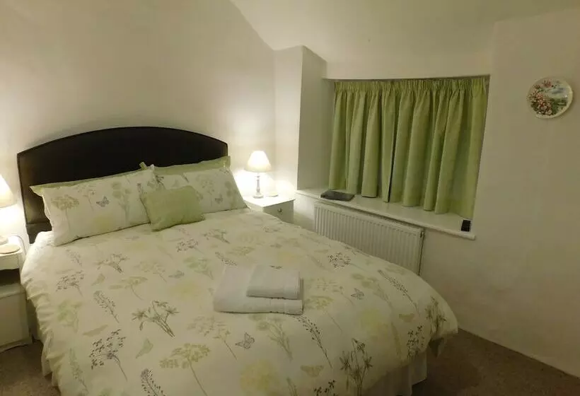 Middletown Farmhouse B&b