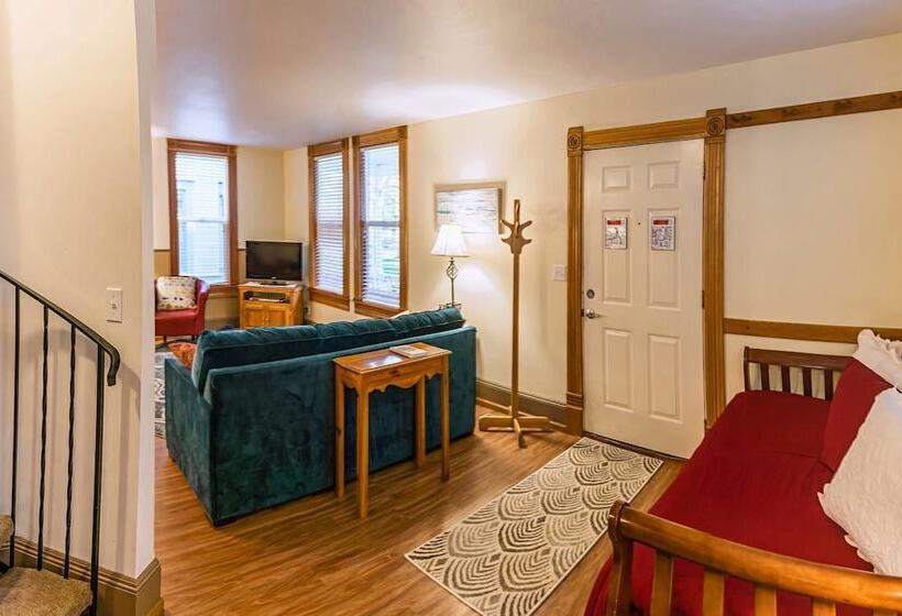 Oak Sherwin House Near Osf