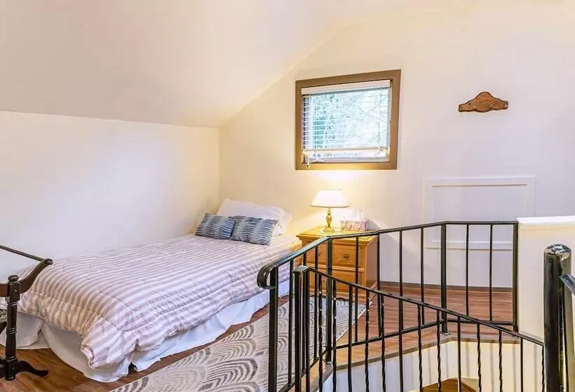 Oak Sherwin House Near Osf