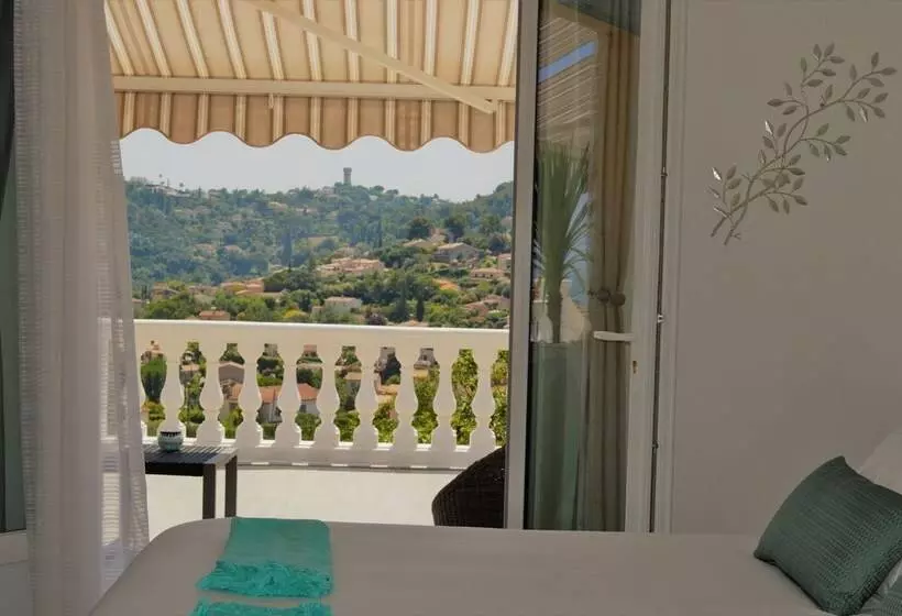 Villa La Terre Des Lauriers B&b