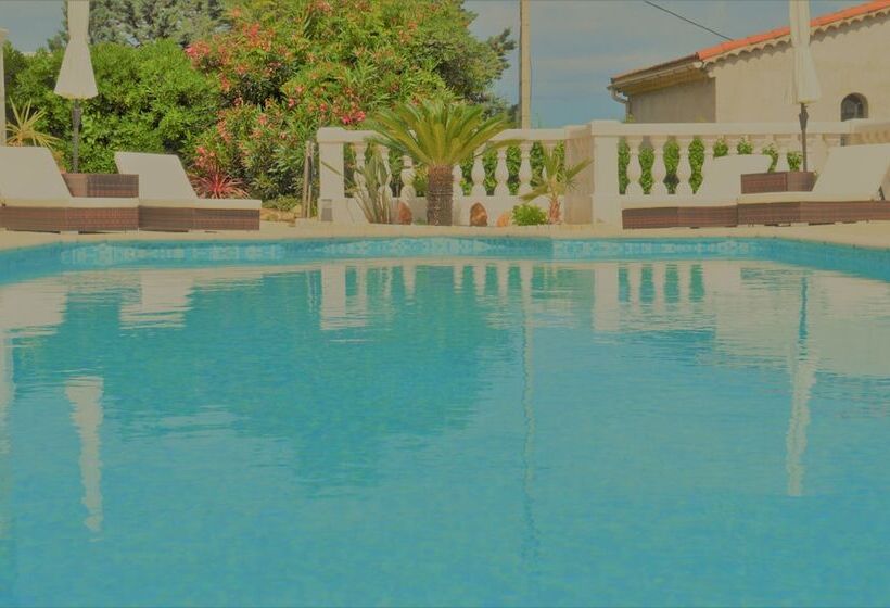 Villa La Terre Des Lauriers B&b