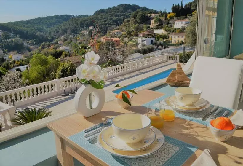 Villa La Terre Des Lauriers B&b