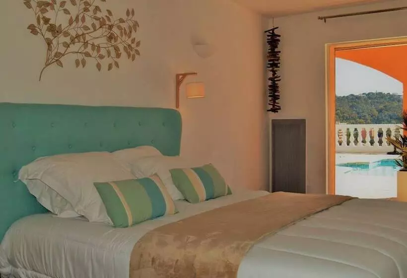 Villa La Terre Des Lauriers B&b
