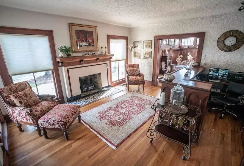 ベッドアンドブレックファースト Live Oaks Inn