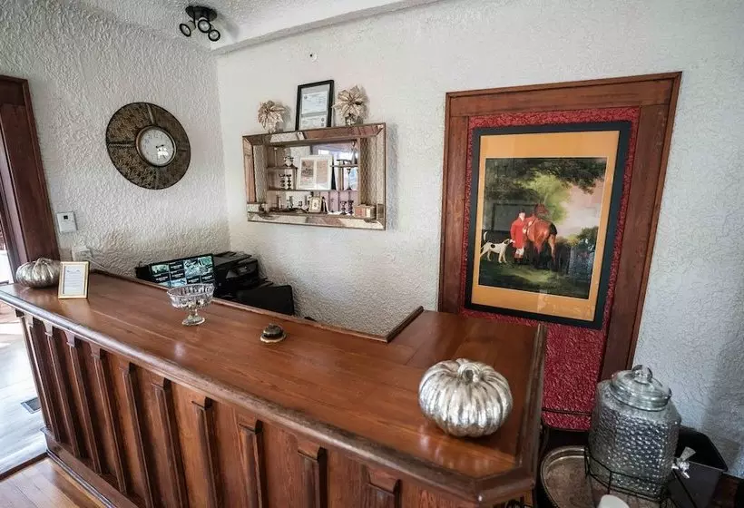 ベッドアンドブレックファースト Live Oaks Inn