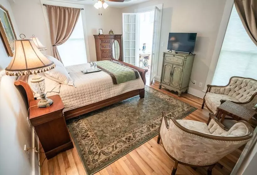 ベッドアンドブレックファースト Live Oaks Inn