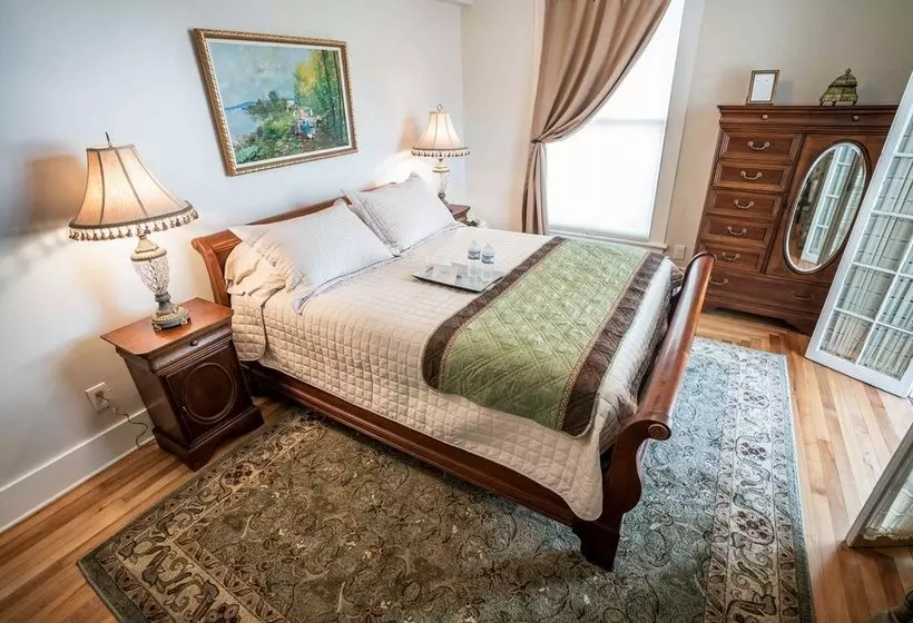 ベッドアンドブレックファースト Live Oaks Inn