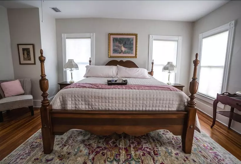 ベッドアンドブレックファースト Live Oaks Inn