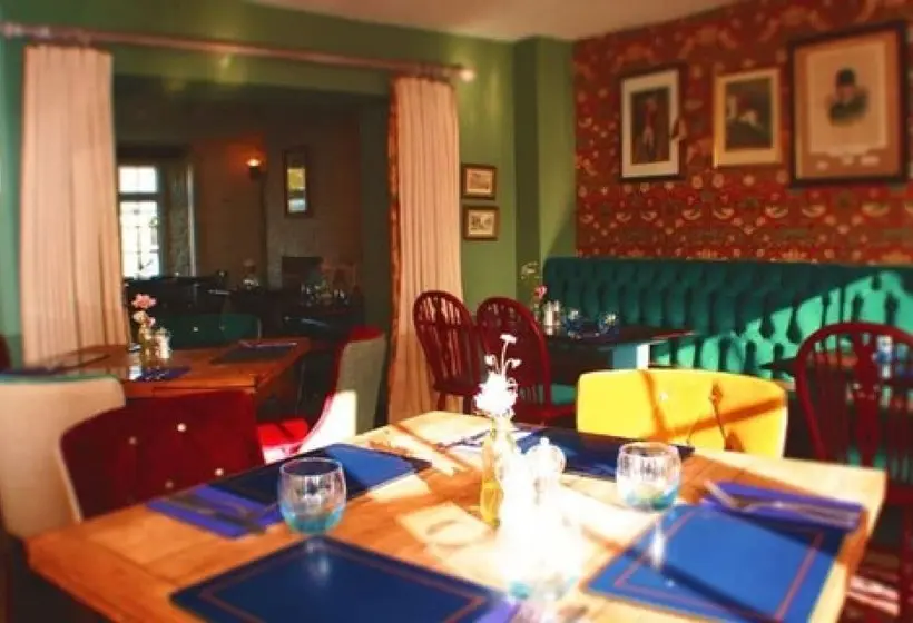 Cat And Custard Pot Inn
