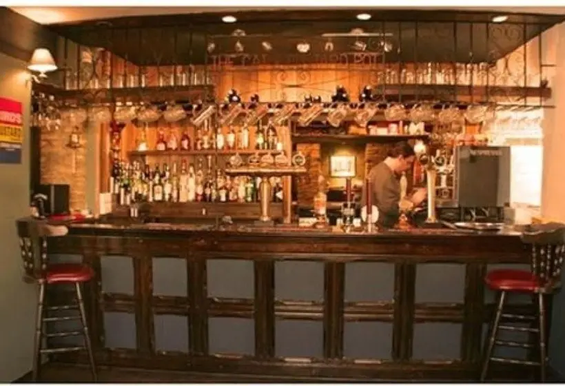 Cat And Custard Pot Inn
