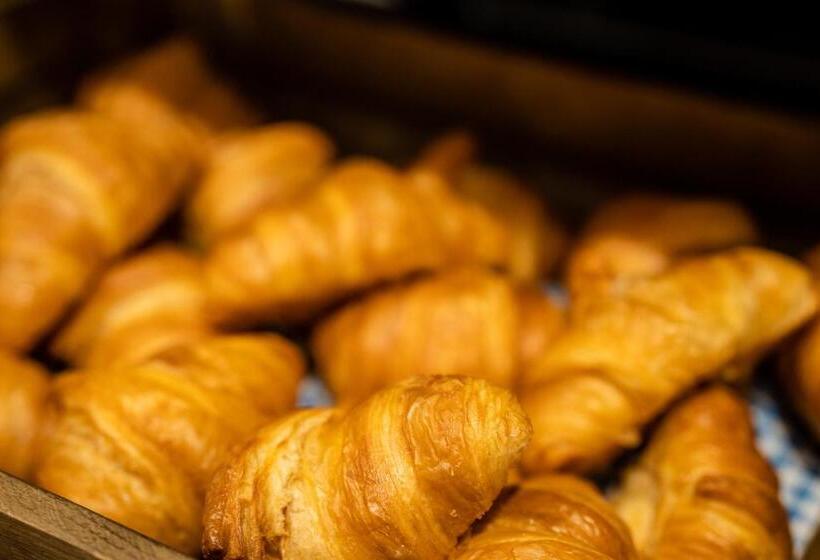 Отель Holiday Inn Express   Derry   Londonderry, An Ihg