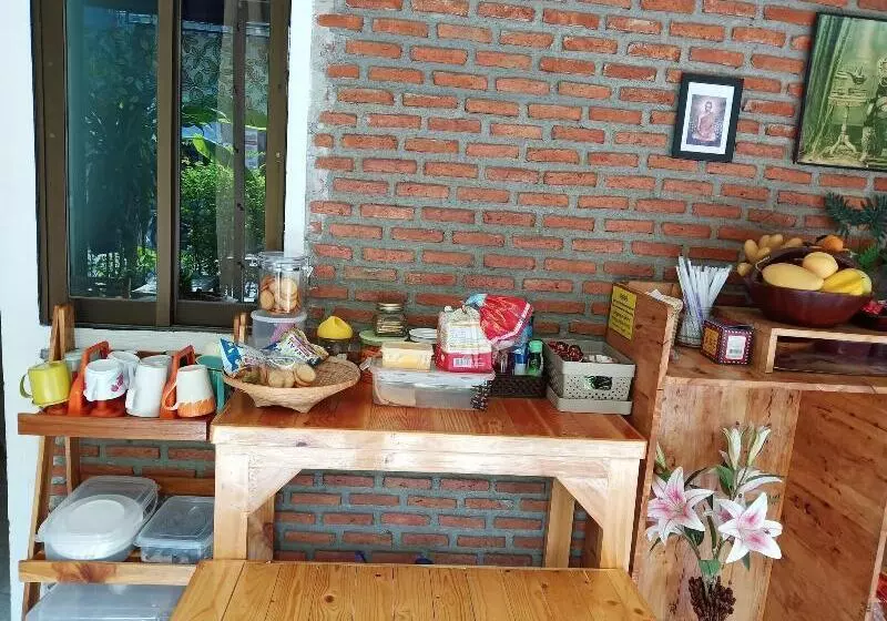 پانسیون D House Hostel