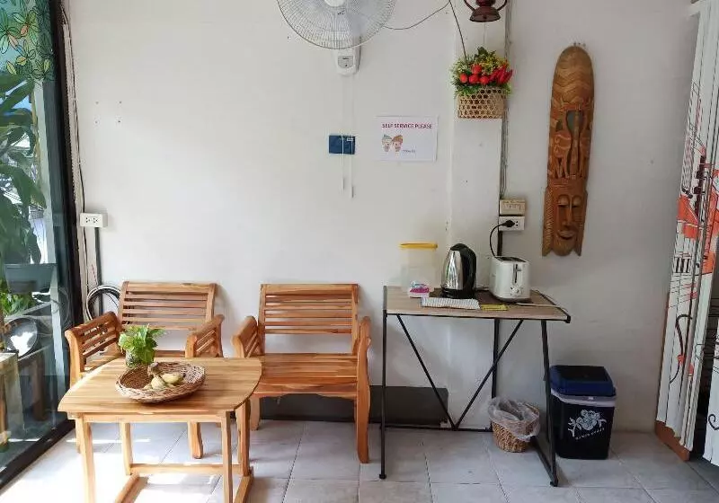 پانسیون D House Hostel