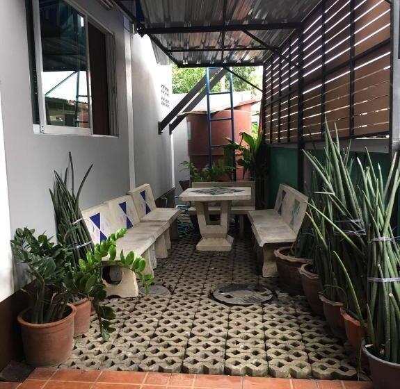 פנסיון Khaohom House