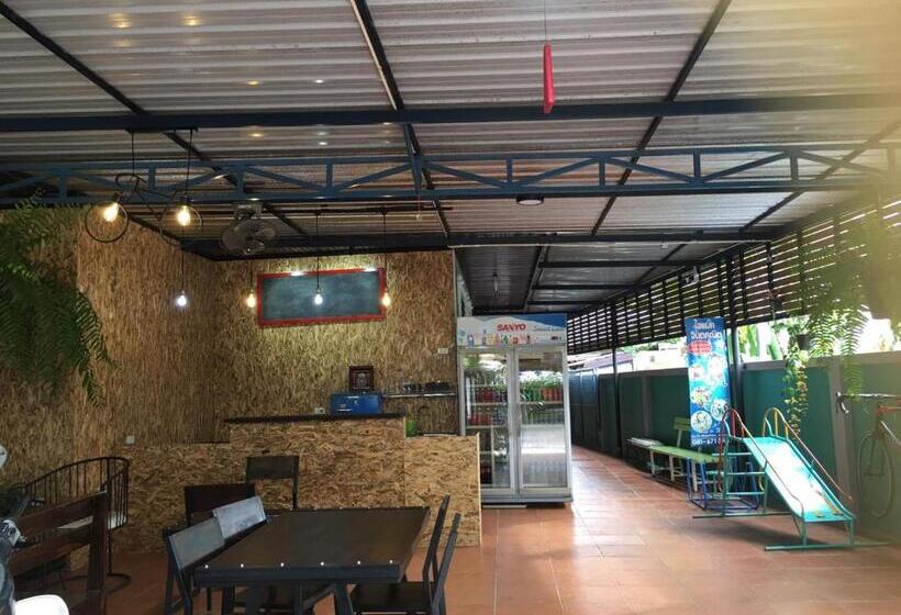 פנסיון Khaohom House