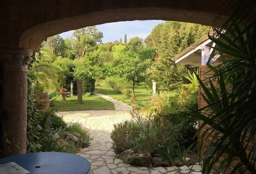 Majatalo La Villa Les Hespérides