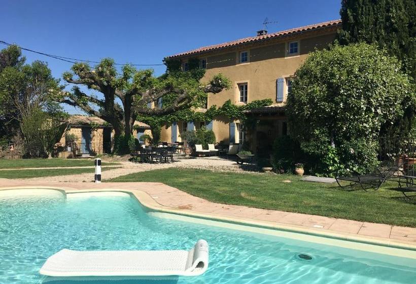 تختخواب و صبحانه Le Mas Au Portail Bleu