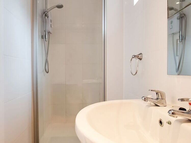 בית מלון כפרי Clifton Mount