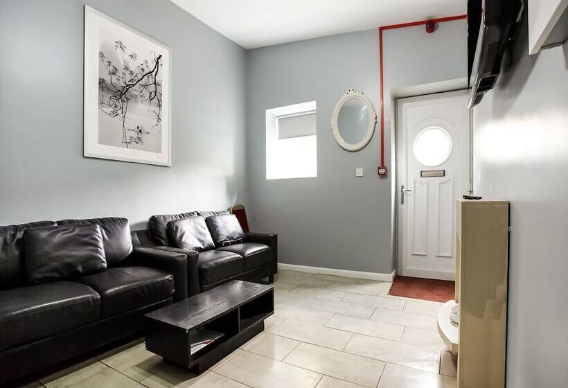 בית מלון כפרי Clifton Mount