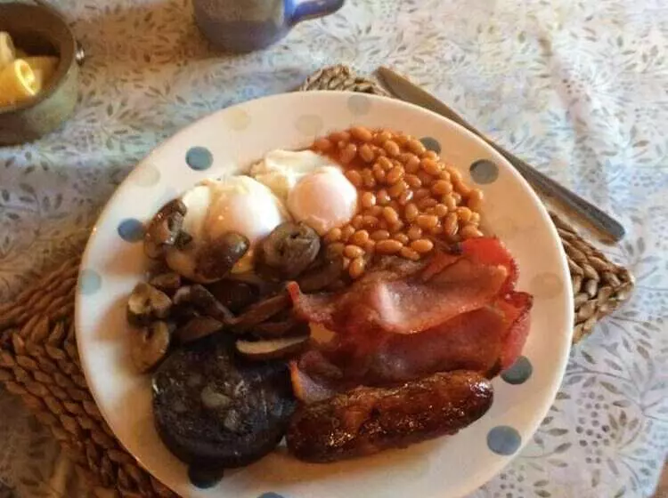 White Cottage Bed And Breakfast