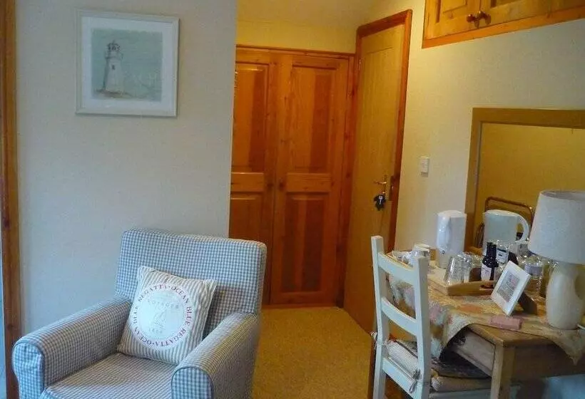 White Cottage Bed And Breakfast